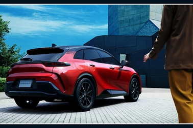 【モデル入り素材】SPORT RS（2.5Lプラグインハイブリッド車）