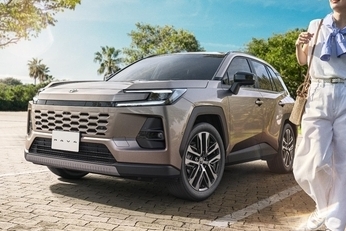 【モデル入り素材】Z（ハイブリッド）