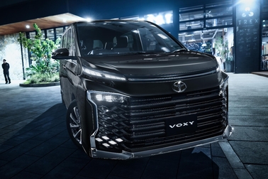 【モデル入り素材】S-Z（ハイブリッド・2WD・7人乗り）