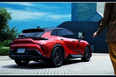 【モデル入り素材】SPORT RS（2.5Lプラグインハイブリッド車）
